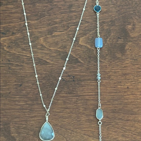 NWOT Elegant Gold and Blue Stone Necklace! - Picture 9 of 11